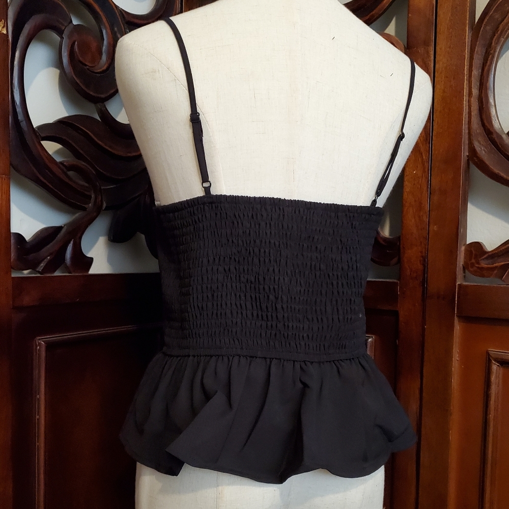 FRONT CUT OUT RUFFLE TOP - Picture 2 of 6